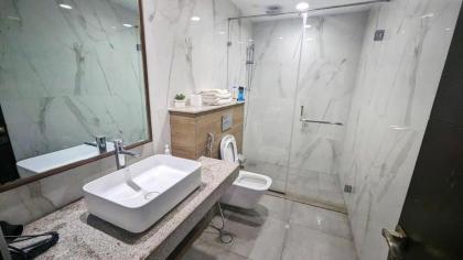 Penta Square Luxury Studio Apartment - image 14