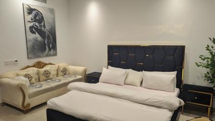 Penta Square Luxury Studio Apartment - image 3