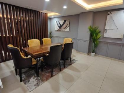 Goldcrest Mall Luxury Two-bed Apartment - image 5