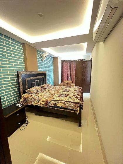 SWEET ROOMS IN BAHRIA LAHORE