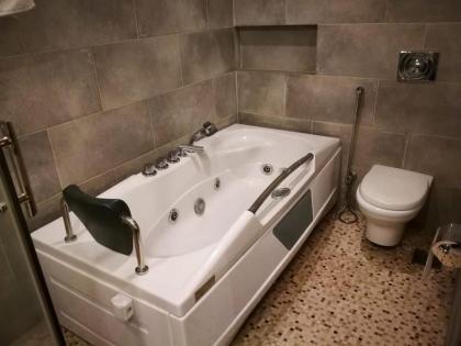 Regency Inn Hotel - image 10
