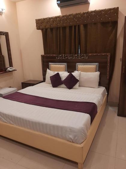 Hotel Day In Lahore - image 24