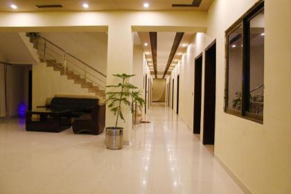 Hotel Day In Lahore - image 26