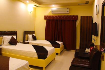 Hotel Day In Lahore - image 29