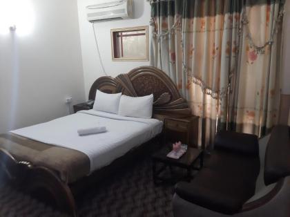 Day In Gulberg - image 21