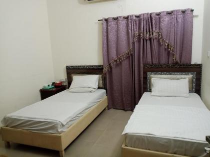 Day In Gulberg - image 23