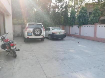 Day In Gulberg - image 27