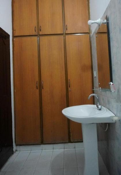 1 Kanal Entire House with 4 Bedrooms - image 22