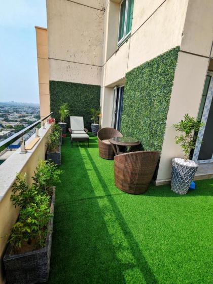 Goldcrest Mall One-bed Penthouse - image 24