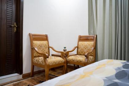 Gulberg Luxe Living 2-BR Apartment - image 23
