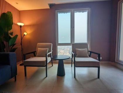 Goldcrest Mall Three-bed Luxury Suite - image 21