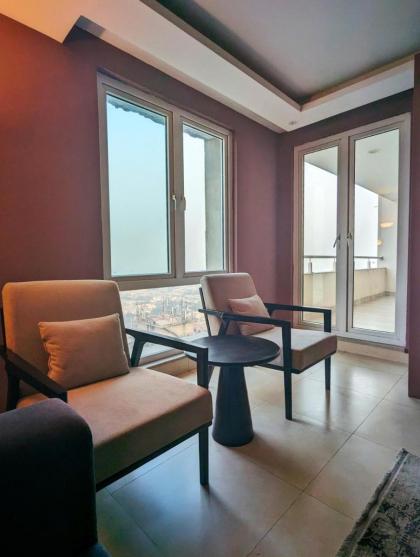 Goldcrest Mall Three-bed Luxury Suite - image 23