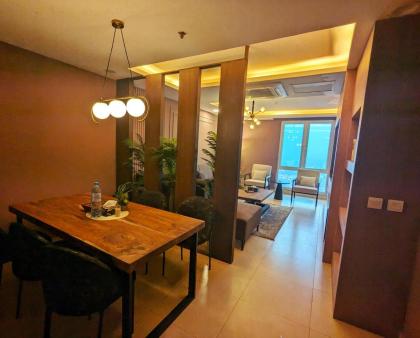 Goldcrest Mall Three-bed Luxury Suite - image 24