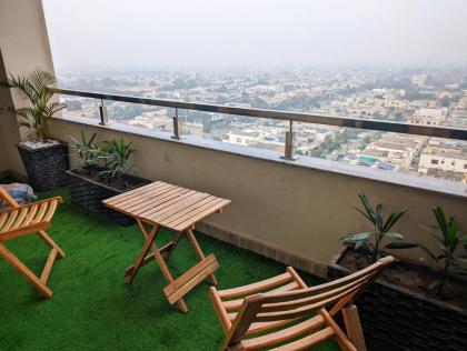 Goldcrest Mall Three-bed Luxury Suite - image 28